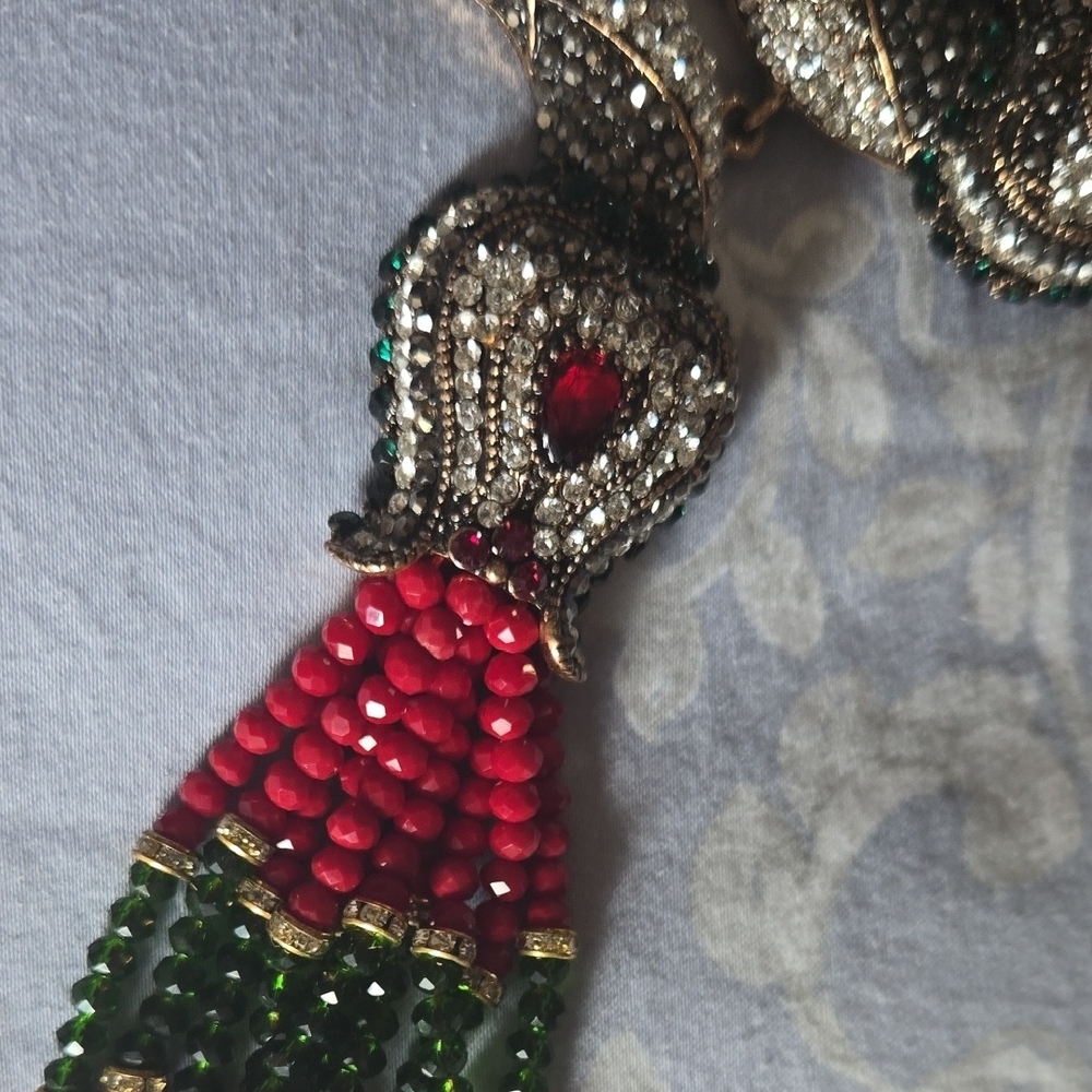 Elegant Red and Green Beaded Necklace - Picture 5 of 6